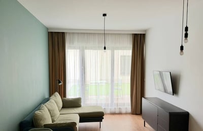 Alquiler de un elegante piso de 2 habitaciones, 49 m², con jardín privado en Cracovia, Polonia